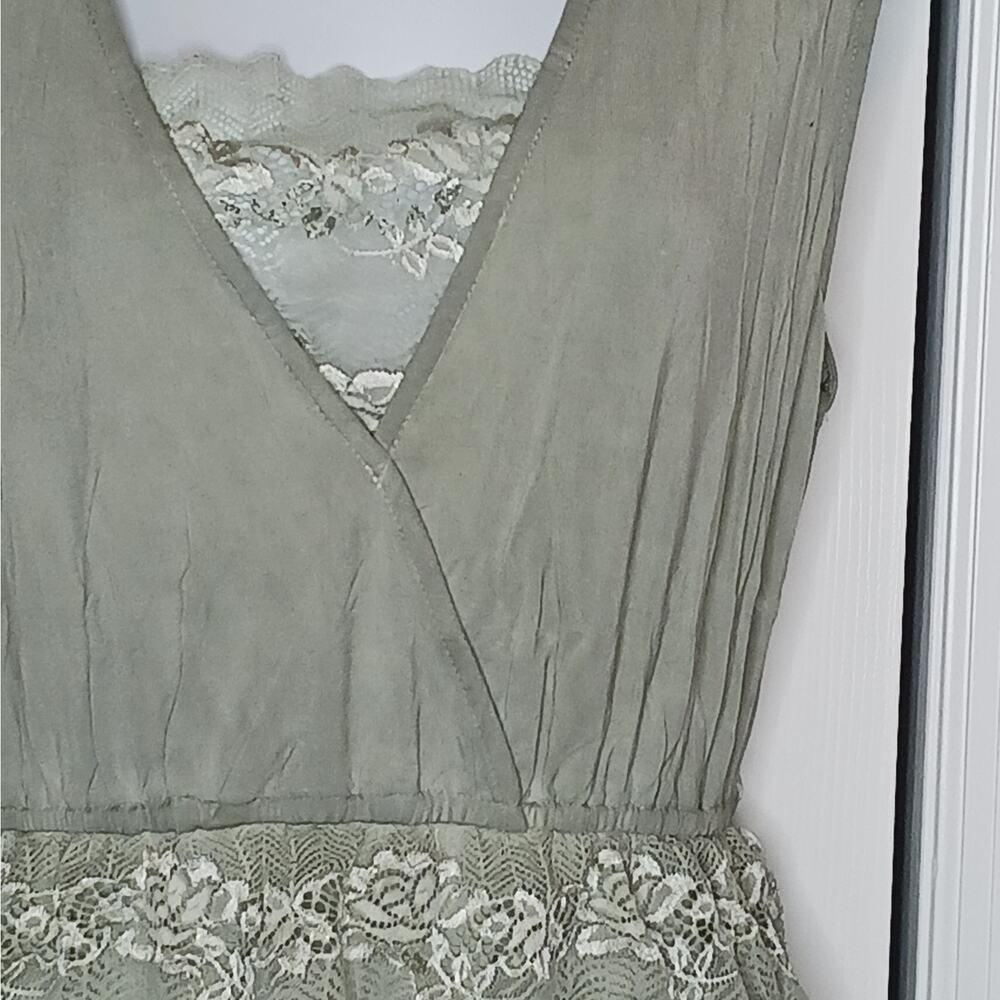 POL Desert Sage Lace V Neck Top NWT Size Large - Picture 6 of 13